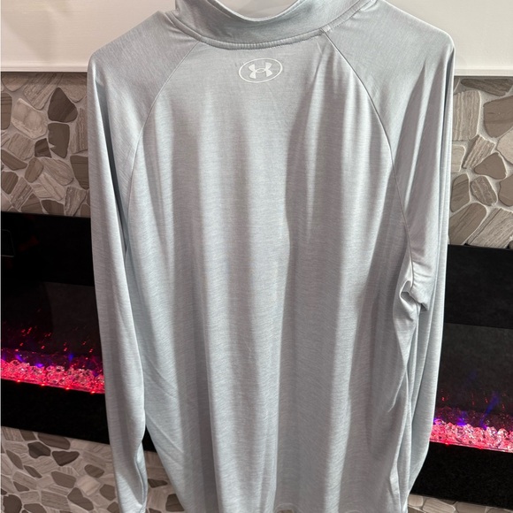 Like new Under Armour size XXL from a smoke free home. - Picture 3 of 3